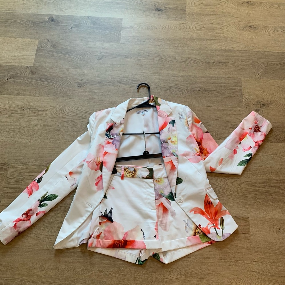 Fashion Nova White and Pink Floral Blazer